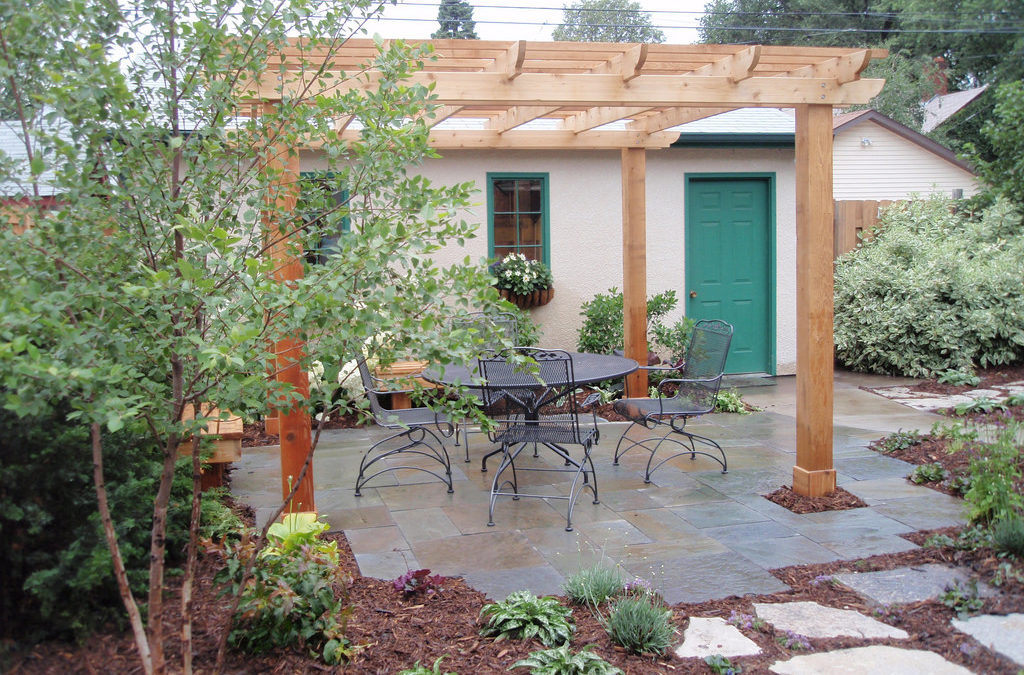 How to Build a Pergola Right in Your Backyard